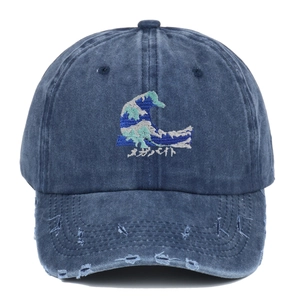 Casquette de baseball bleu délavé vintage avec broderie de vagues et détails usés