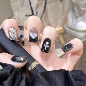 Faux Ongles À Presser Miroir Noir Avec Strass Cœur Rose Relief Métallique 3D Punk Gothique Court Carré Rond