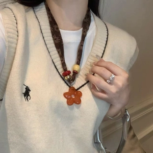 Ethnic style adjustable scarf necklace with resin star flower pendant and floral beads