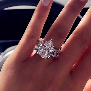 Luxury teardrop pear cut zircon ring with side stones in silver finish for women