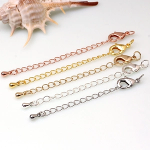 Détail de fermoirs mousquetons en or 14k/18k avec chaînes d'extension en cinq coloris