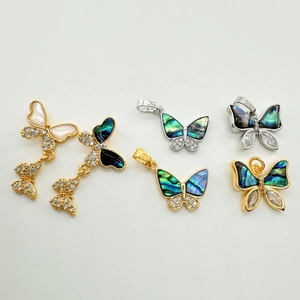 Pendentifs papillon en nacre plaqués or 18 carats et oxydes de zirconium pour bijoux