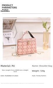 Detailed view of pink quilted handbag with gold chain strap and 21x6x15cm dimensions