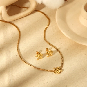 18k gold plated stainless steel flower necklace and earrings set for women