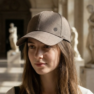 Casquette de baseball élégante pour hommes en kaki foncé avec logo en métal chic