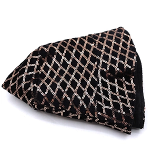 Chapeau bob de luxe avec paillettes or rose et motif matelassé sur velours noir