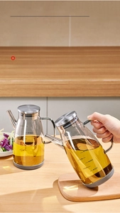 Macro view of clear glass oil dispenser with capacity scale and stainless steel lid