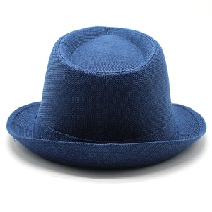 Chapeau de soleil fedora tressé bleu foncé classique avec calotte et bords larges