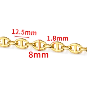 Dettaglio catena in acciaio inossidabile dorato con dimensioni 12,5x8x1,8mm