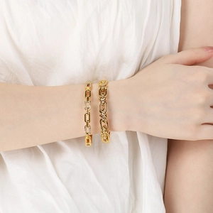 Detailed side view of 18K gold plated hollow square bracelet with sparkling rhinestones