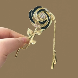 Pince à cheveux rose dorée élégante avec émail noir, strass roses et pampille métallique