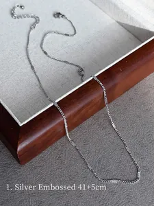 Detailed shot of silver textured chain with 41+5cm length and lobster clasp closure