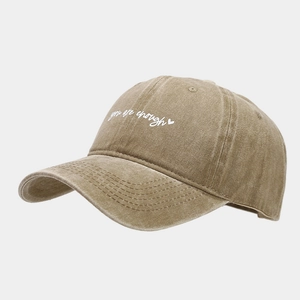 Détail de la casquette en coton kaki avec broderie you are enough et icône de cœur