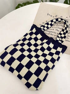 Sac fourre-tout en tricot avec motif damier noir et blanc pour un usage quotidien