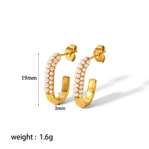 18k gold plated C-shaped stainless steel earrings with white pearls, 19mm diameter size