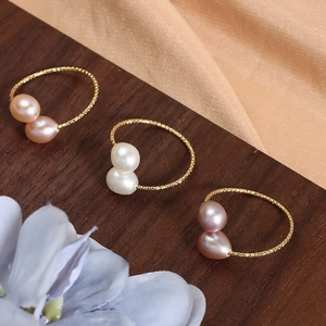 Elegant natural freshwater pearl rings with twisted gold band in three soft colors