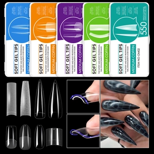 Detalle del set de 550 uñas de gel suave y flexible con forma de ataúd mediano