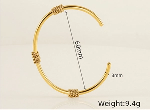 Detailed dimensions of 18K gold-plated stainless steel bangle with measurement overlay