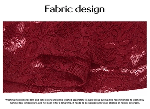 Détail du tissu en dentelle rouge foncé avec motifs floraux et conseils de lavage