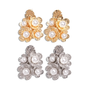 Elegant 18K gold plated flower earrings with pearls and hammered metal texture