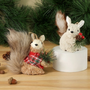 Christmas Squirrel Figurine Ornament Sisal Straw Handmade Pinecone Berries Decor Tabletop Desktop Winter Forest Animal