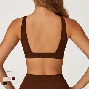 Ensemble de yoga marron foncé avec brassière dos en V et legging en tissu brossé, vue de dos