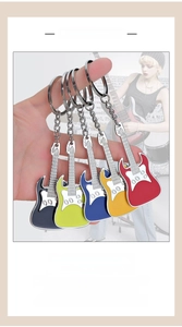 Lot de porte-clés guitare colorés en alliage de zinc avec un design style street urbain