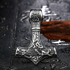 Pendentif Marteau de Thor Mjölnir viking avec gravure de nœuds celtiques en acier inox