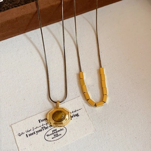 18k gold plated double layer necklace with tiger eye stone and square beads detail