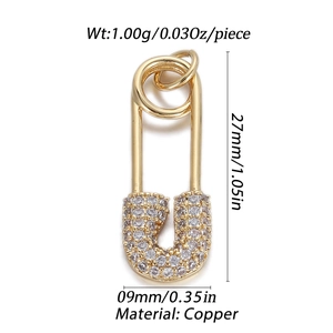 Detail van 14k gouden paperclip hanger met zirkoon, gewicht 1,0g en lengte 27mm