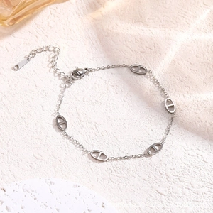 Polished silver pig nose chain bracelet with adjustable lobster clasp for women