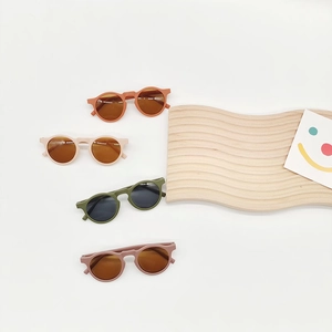 Retro round frame children sunglasses in orange, beige, green and pink for UV protection
