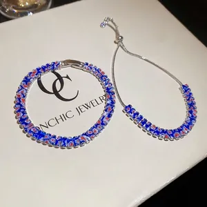 Bracelet en zircone cubique bleue avec perles en émail floral sur métal argenté