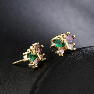 Schmetterlings-Ohrstecker aus 18K Kupfergold mit grünen und lila Zirkonia-Steinen