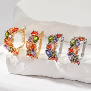Boucles d'Oreilles Créoles en Cuivre Avec Incrustation de Zirconia Coloré pour Femme Boucles d'Oreilles Clips en Cristal de Luxe