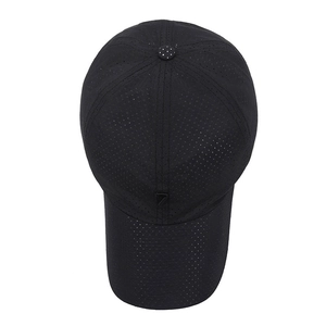 Quick-dry breathable black baseball cap with mesh holes and number 7 embroidery detail