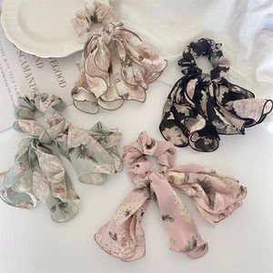 Chouchous à fleurs avec longs rubans en mousseline beige, noir, vert et rose pour femmes