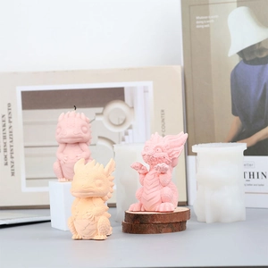 Detalle del molde de silicona de dragón 3D y velas con texturas de escamas finas