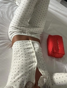 Ensemble pyjama en tricot vintage à pois avec cardigan boutonné et pantalon assorti