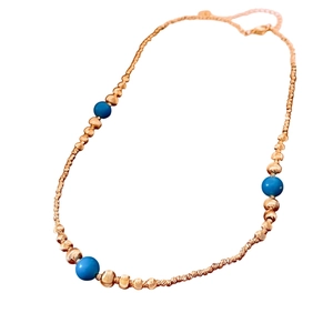 Collier plaqué or 18 carats avec chaînes torsadées et perles de pierre bleues