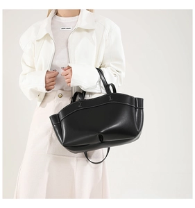 Borsa tote alla moda in pelle nera con cuciture bianche a contrasto e design spazioso