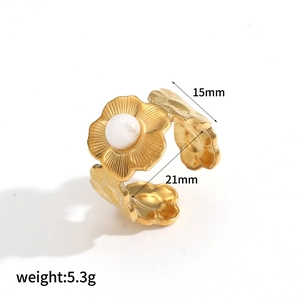 18K gold-plated irregular flower ring with mother-of-pearl center and 15mm petal span