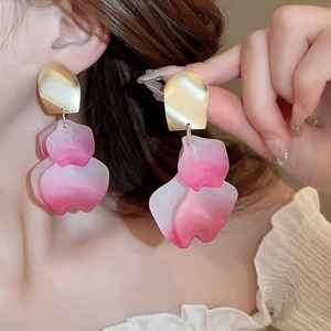 Boucles d'oreilles pendantes en pétales acryliques dégradés rose et blanc pour femme