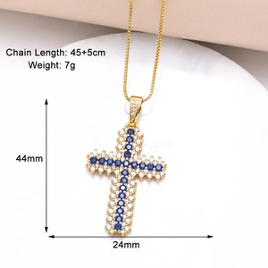 Détails du collier croix dorée avec zircons bleus et spécifications de taille
