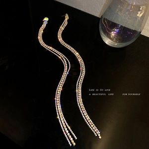 Élégantes boucles d'oreilles à franges en argent avec cristaux AB et design de luxe