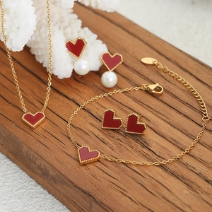 Elegant 18K gold-plated jewelry set with red heart shell pendants and pearls