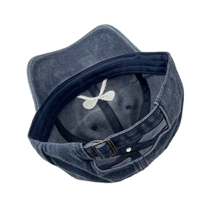 Casquette de baseball en jean délavé bleu marine avec broderie et boucle en métal réglable