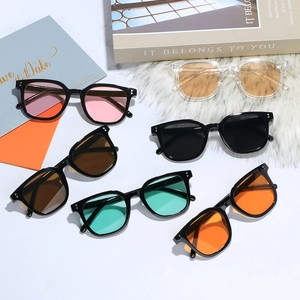 Square Sunglasses Retro Large Frame UV Protection Vintage Fashion Unisex PC Eyewear With Rivet Decor