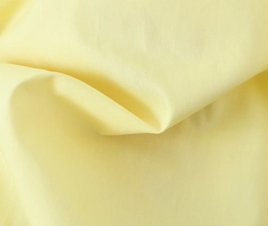 Vue macro détaillée de la texture du tissu textile jaune clair de haute qualité