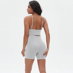 Details zum hellgrauen nahtlosen Yoga-Set mit Sport-BH mit Rückenausschnitt und Shorts